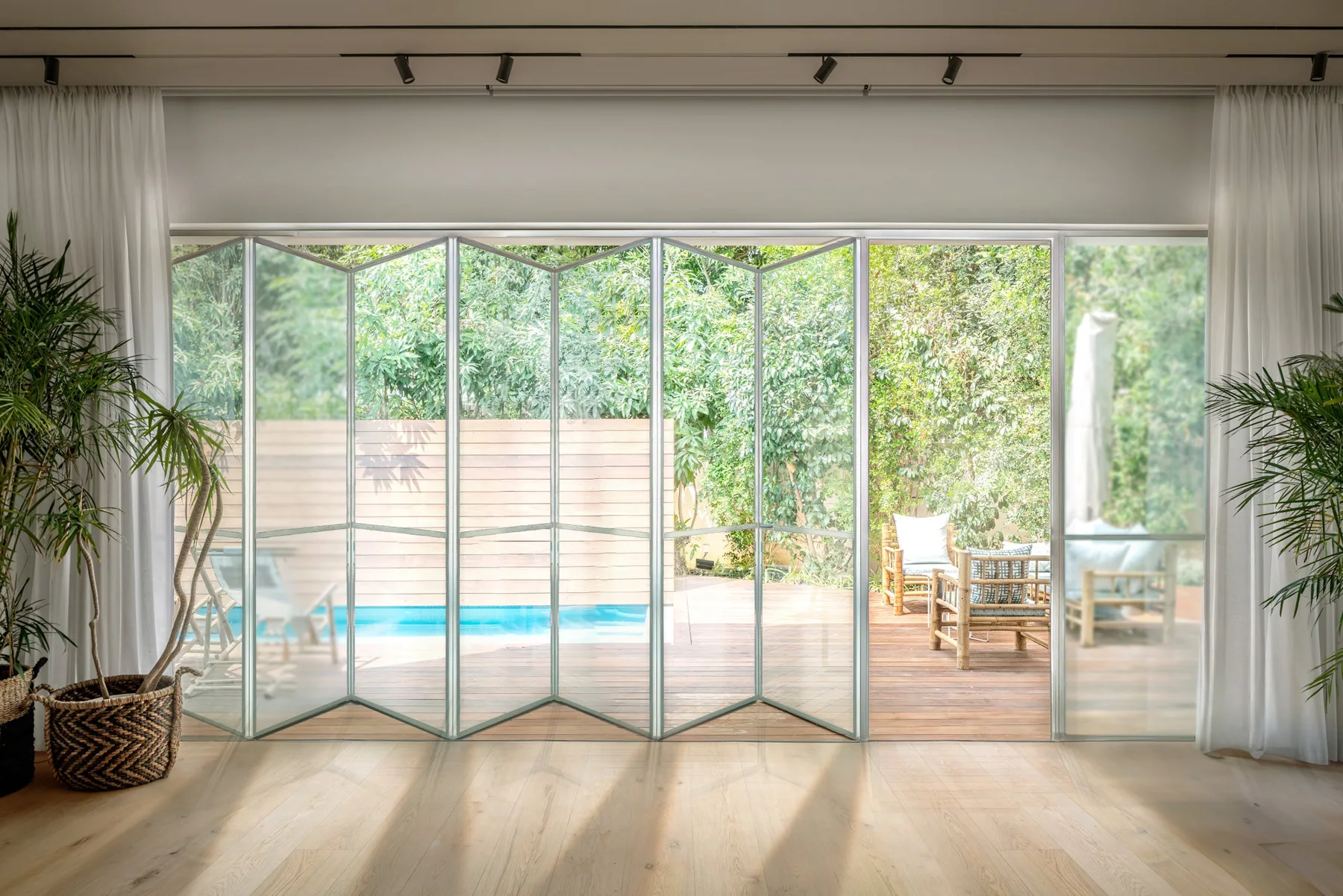 Folding Windows, Private Residence